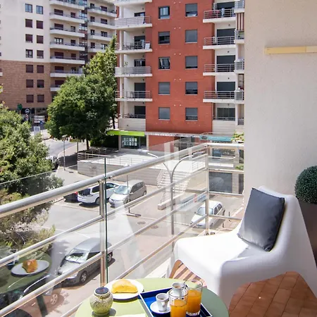 Modern In Colinas De Cruzeiro